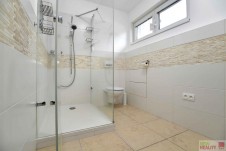 Moderní nízkoenergetický dům 4+kk s pozemkem 321 m v Popovičkách Praha - východ.