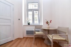 Prodej 1+kk, 20,1 m2 + 8 m2 sklep, ulice Sochařská, Praha 7 - Bubeneč. 