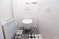 Prodej 1+kk, 20,1 m2 + 8 m2 sklep, ulice Sochařská, Praha 7 - Bubeneč. 