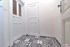 Prodej 1+kk, 20,1 m2 + 8 m2 sklep, ulice Sochařská, Praha 7 - Bubeneč. 