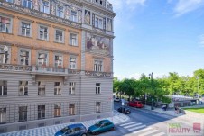 Prodej bytu 3+1 s balkonem, 100 m2, ulice Janáčkovo nábřeží, Praha  - Smichov