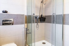 Prodej bytu v nízkopodlažním domě, 2+kk, 45 m2, 3.NP, ulice Dolnoměcholupská, Praha 10