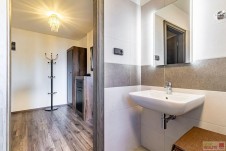 Prodej bytu v nízkopodlažním domě, 2+kk, 45 m2, 3.NP, ulice Dolnoměcholupská, Praha 10