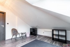 Prodej bytu v nízkopodlažním domě, 2+kk, 45 m2, 3.NP, ulice Dolnoměcholupská, Praha 10
