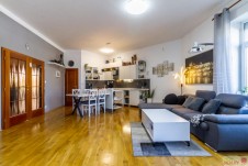 Prodej prostorného bytu 3+kk, 112 m2 + 15 m2 terasa, ulice Na Kovárně, Praha - Dolní Měcholupy. 