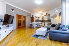 Prodej prostorného bytu 3+kk, 112 m2 + 15 m2 terasa, ulice Na Kovárně, Praha - Dolní Měcholupy. 