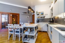 Prodej prostorného bytu 3+kk, 112 m2 + 15 m2 terasa, ulice Na Kovárně, Praha - Dolní Měcholupy. 