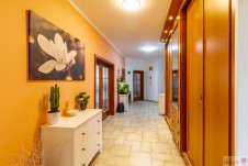 Prodej prostorného bytu 3+kk, 112 m2 + 15 m2 terasa, ulice Na Kovárně, Praha - Dolní Měcholupy. 
