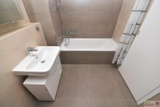 Pronájem 2+kk + balkón + garáž , 46 m2 ve 4.NP  Praha 5 - Stodůlky.