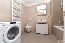 Pronájem 2+kk + balkón + garáž , 46 m2 ve 4.NP  Praha 5 - Stodůlky.