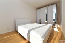 Pronájem 2+kk + balkón + garáž , 46 m2 ve 4.NP  Praha 5 - Stodůlky.