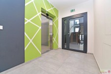 Pronájem 2+kk + balkón + garáž , 46 m2 ve 4.NP  Praha 5 - Stodůlky.