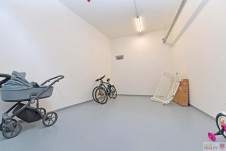 Pronájem 2+kk + balkón + garáž , 46 m2 ve 4.NP  Praha 5 - Stodůlky.