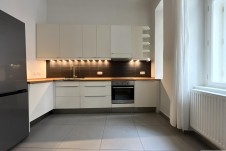 Pronájem  bytu 2+kk, 42 m2, ve 2.NP, cihlového domu,  ulice Jirečkova, Praha 7 