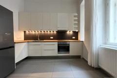 Pronájem  bytu 2+kk, 42 m2, ve 2.NP, cihlového domu,  ulice Jirečkova, Praha 7 