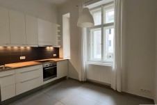 Pronájem  bytu 2+kk, 42 m2, ve 2.NP, cihlového domu,  ulice Jirečkova, Praha 7 