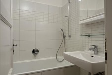 Pronájem  bytu 2+kk, 42 m2, ve 2.NP, cihlového domu,  ulice Jirečkova, Praha 7 