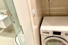 Pronájem bytu 1+kk + garážové stání, 37 m2 v 6.patře  v rezidenci Garden Towers, Praha 3
