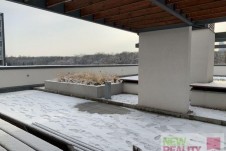 Pronájem bytu 1+kk + garážové stání, 37 m2 v 6.patře  v rezidenci Garden Towers, Praha 3