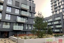 Pronájem bytu 1+kk + garážové stání, 37 m2 v 6.patře  v rezidenci Garden Towers, Praha 3