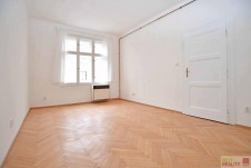 Pronájem bytu 2 + kk + balkon, 45 m2 + 1,5 m2, 3.patře, ulice N. A. Někrasova, Praha 6 - Bubeneč. 