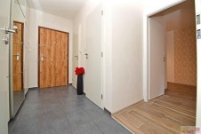 Pronájem bytu 2+kk, celkové ploše 46 m2, situovaný ve 2. NP , ulice Dygrýnova - Praha 9
