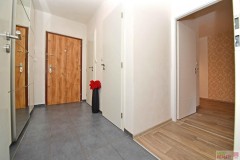 Pronájem bytu 2+kk, celkové ploše 46 m2, situovaný ve 2. NP , ulice Dygrýnova - Praha 9