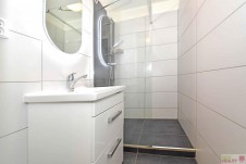 Pronájem bytu 2+kk, celkové ploše 46 m2, situovaný ve 2. NP , ulice Dygrýnova - Praha 9