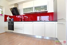 Pronájem bytu  3+kk,  65 m2 + terasa 10 m2  + garážové stání , Mazurská , Praha 8 - Troja