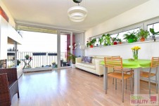Pronájem bytu  3+kk,  65 m2 + terasa 10 m2  + garážové stání , Mazurská , Praha 8 - Troja
