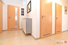 Pronájem bytu  3+kk,  65 m2 + terasa 10 m2  + garážové stání , Mazurská , Praha 8 - Troja