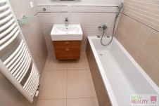 Pronájem bytu  3+kk,  65 m2 + terasa 10 m2  + garážové stání , Mazurská , Praha 8 - Troja