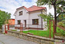 Pronájem mezonetového bytu 4+kk, 171,75 m2 s garáží, zahradou 388 m2,  Praha 4