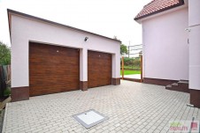 Pronájem mezonetového bytu 4+kk, 171,75 m2 s garáží, zahradou 388 m2,  Praha 4
