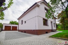 Pronájem mezonetového bytu 4+kk, 171,75 m2 s garáží, zahradou 388 m2,  Praha 4