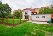 Pronájem mezonetového bytu 4+kk, 171,75 m2 s garáží, zahradou 388 m2,  Praha 4