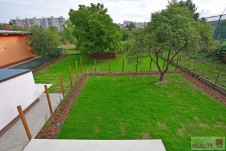 Pronájem mezonetového bytu 4+kk, 171,75 m2 s garáží, zahradou 388 m2,  Praha 4