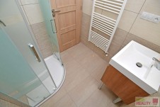 Pronájem mezonetového bytu 4+kk, 171,75 m2 s garáží, zahradou 388 m2,  Praha 4