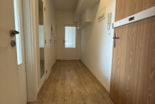 Pronájem slunného bytu 2+kk, 46,7 m s lodžií, 2. patro, V Honech, Klecany  Praha východ