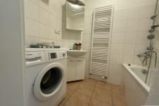 Pronájem slunného bytu 2+kk, 46,7 m s lodžií, 2. patro, V Honech, Klecany  Praha východ
